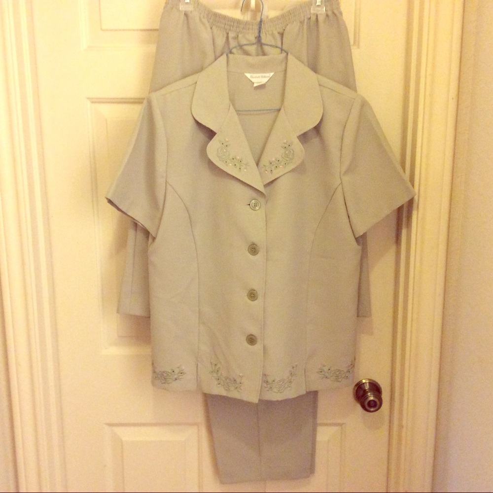 Elizabeth Williams pale green 18 pant skirt set